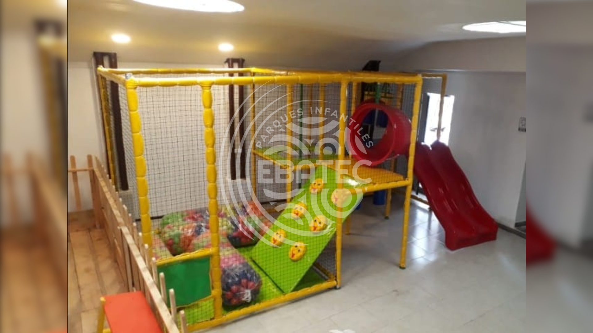 Playground y Piscina de Pelotas